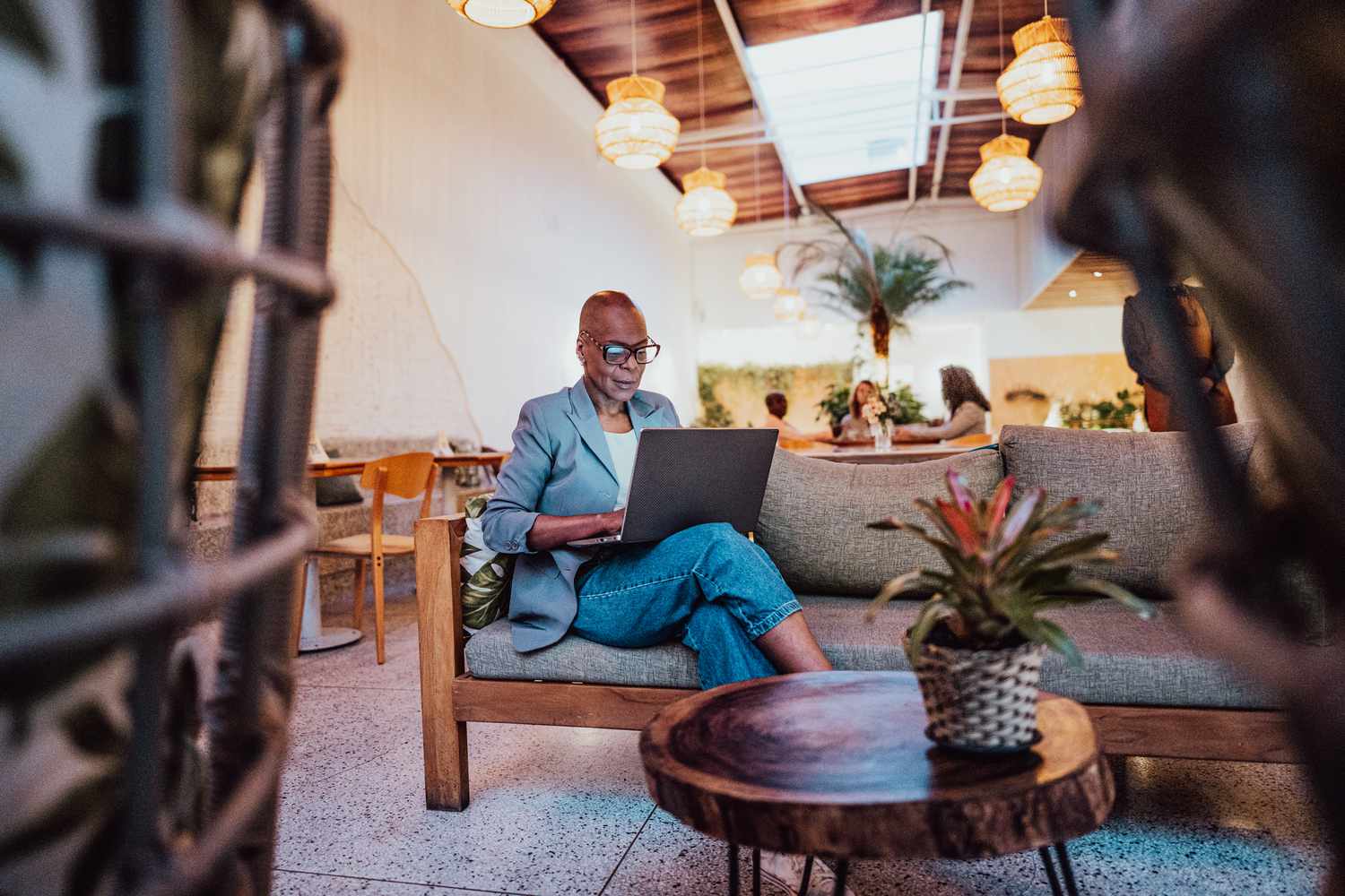 Worker in a coffee shop with a laptop
