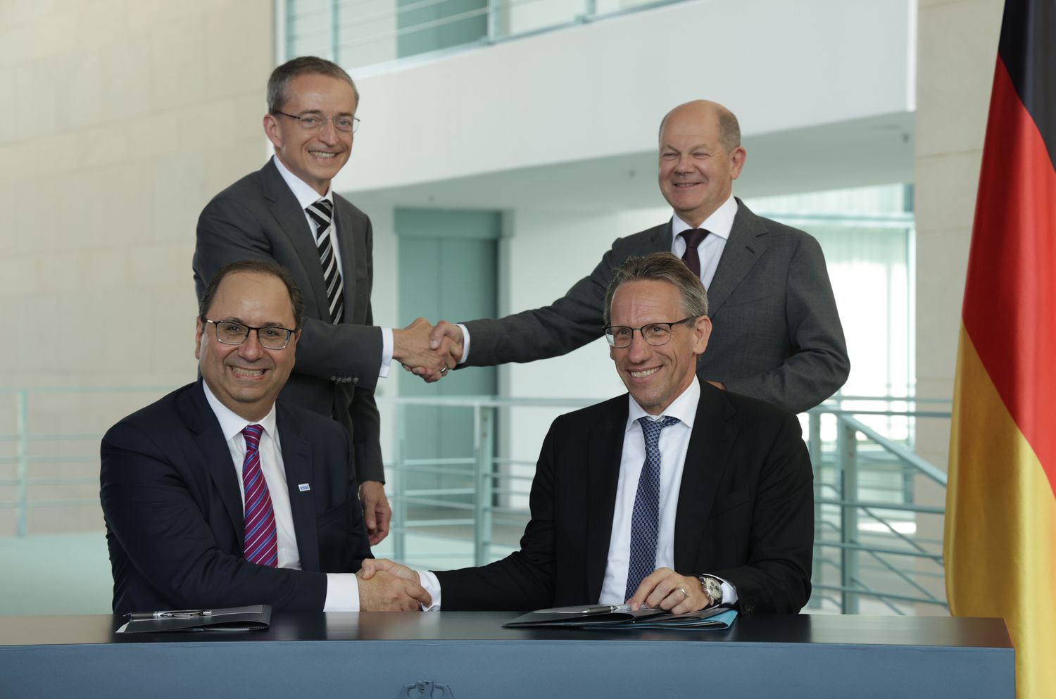 Agreement on the construction of a new Intel chip factory