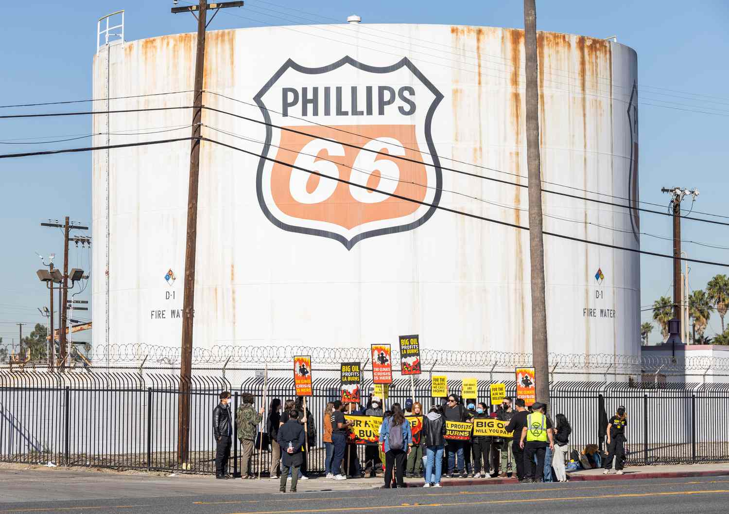 Sunrise Movement LA demonstrates in front of Phillips 66 refinery in Los Angeles