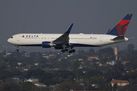 A Delta Airlines Boeing 767-332 approaches Los Angeles International Airport (LAX)