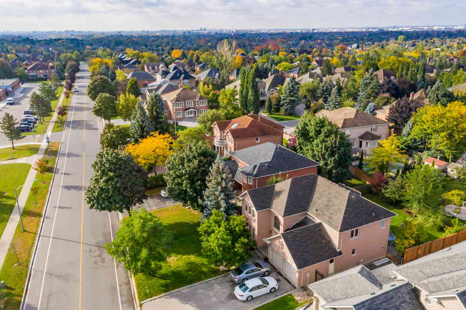 Aerial photo of a neighborhood street in Ontario, Canada.
