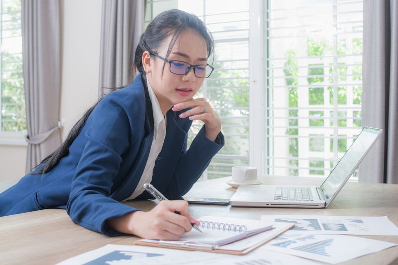A businesswoman analyzes stock market.