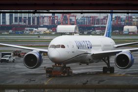 United Airlines plane
