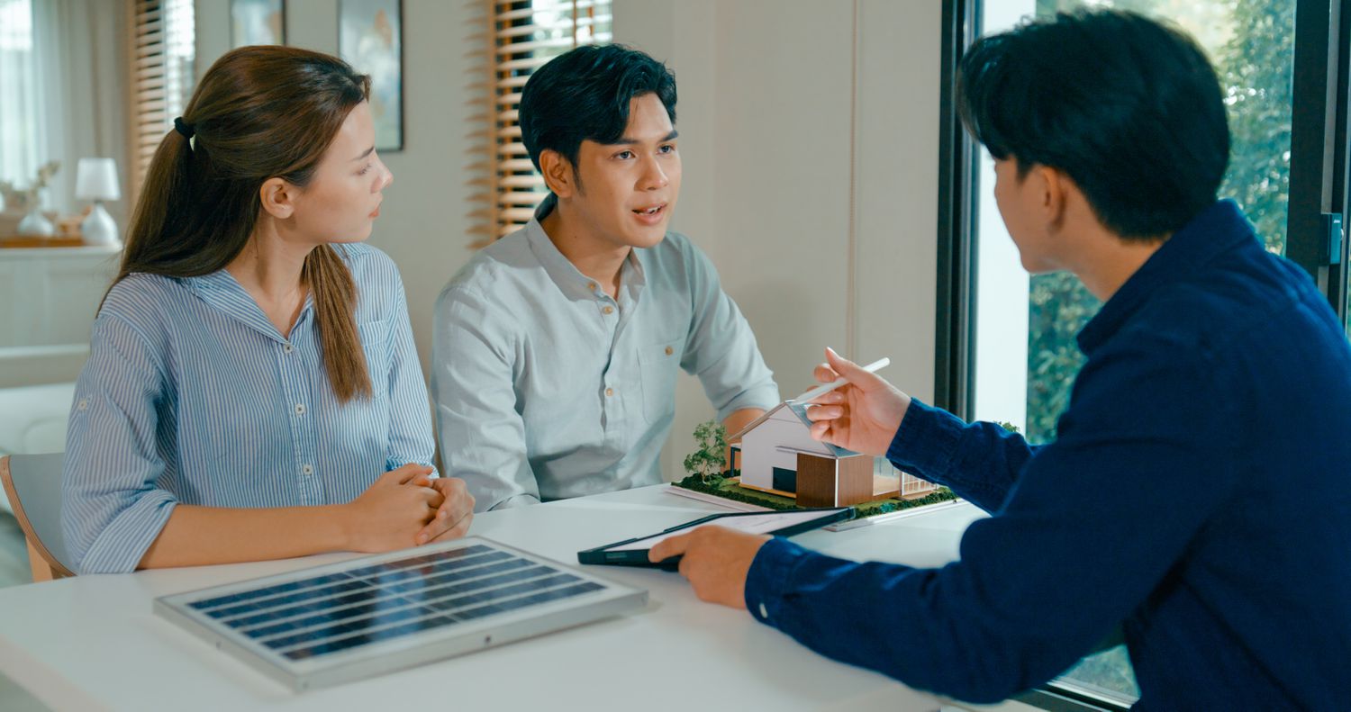 Couple applying for a loan