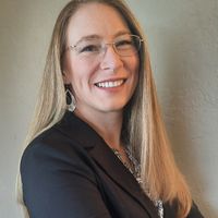 Jenni Sisson headshot for Investopedia
