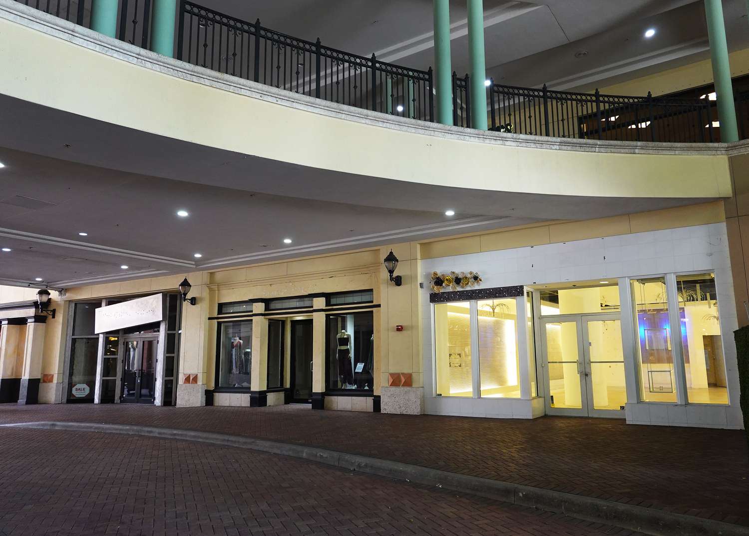 vacant mall shopping center
