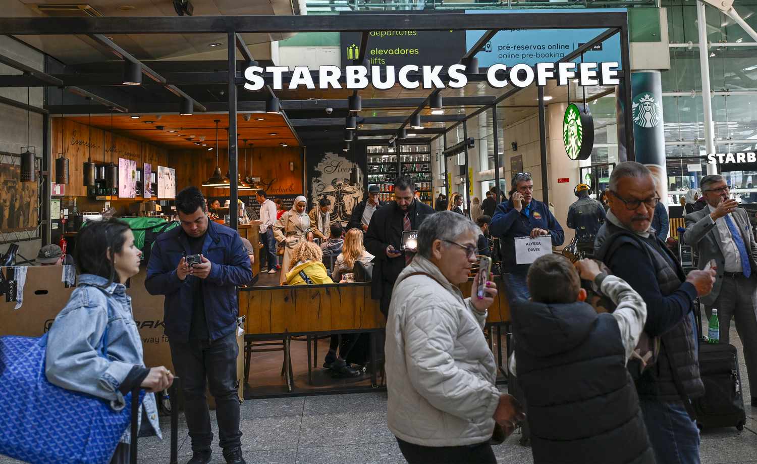 Starbucks Coffee at Humberto Delgado International Airport.