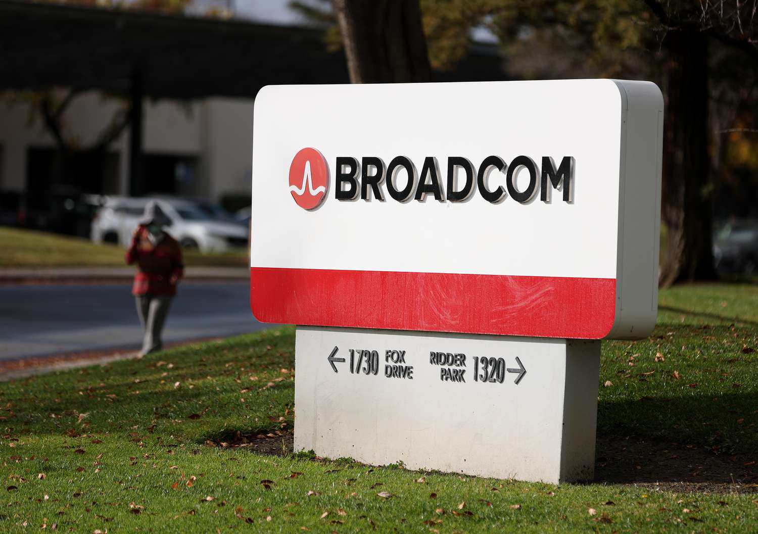 Broadcom sign