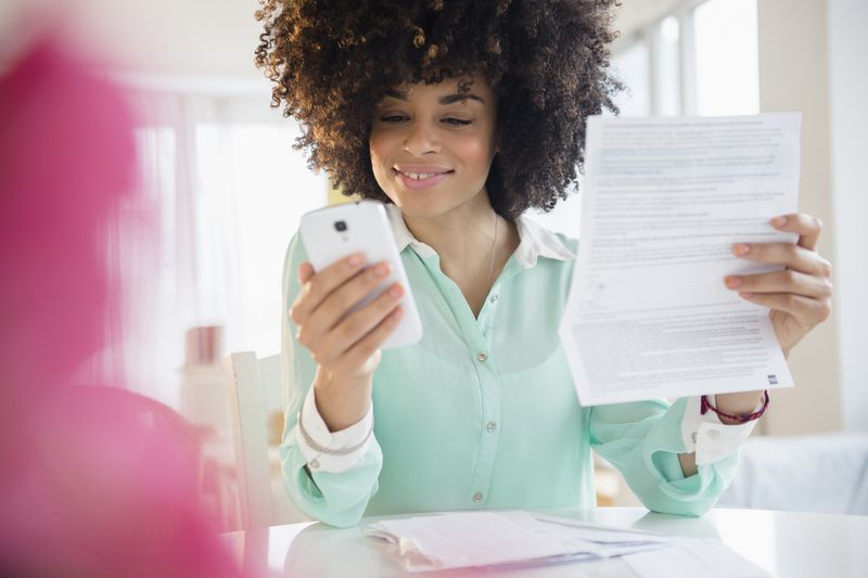A person paying a bill through an app.