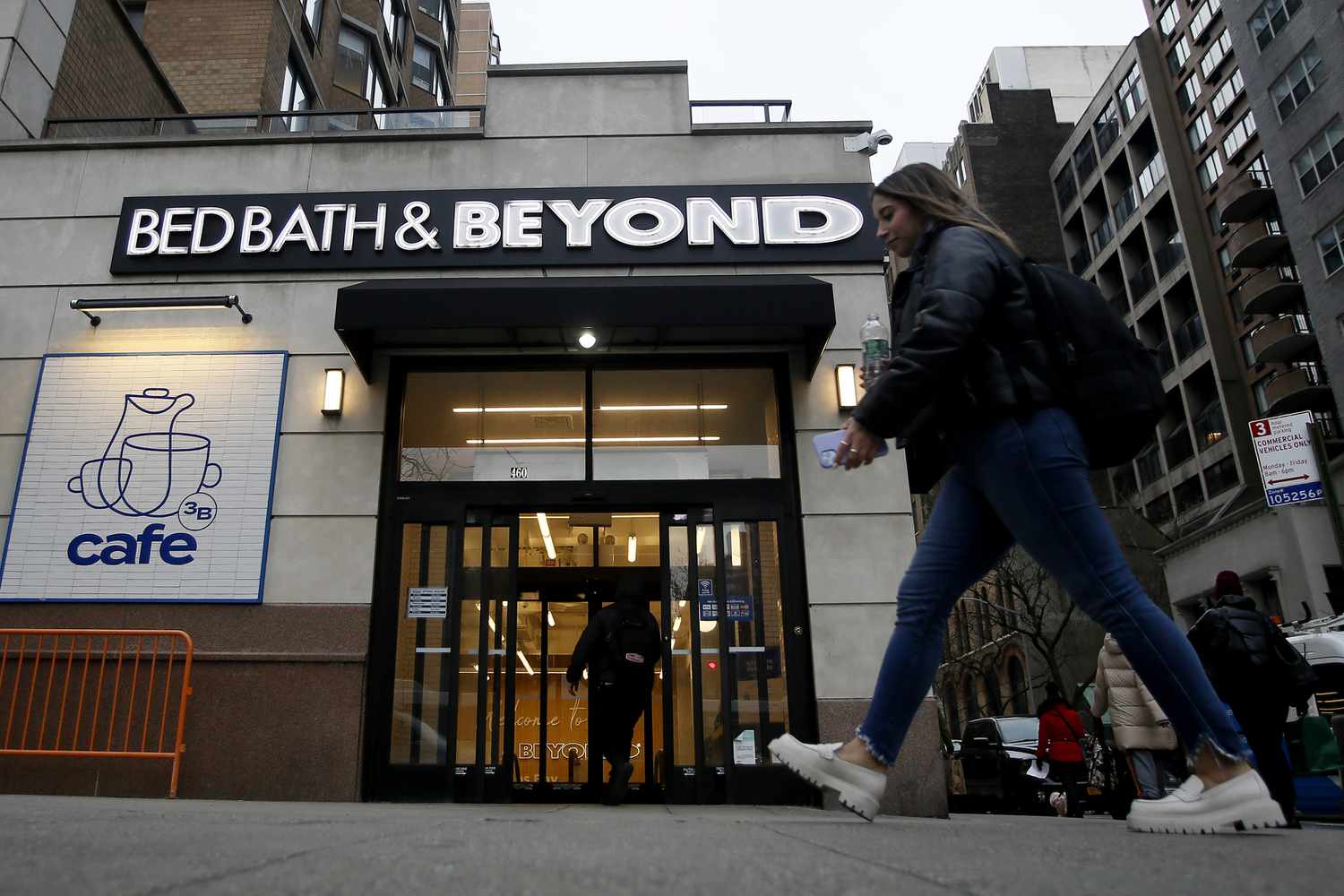 Bed Bath and Beyond storefront.