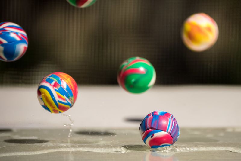 balls bouncing