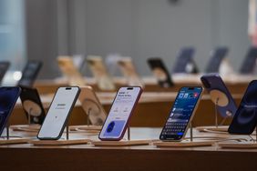 Apple iPhone 16 display.