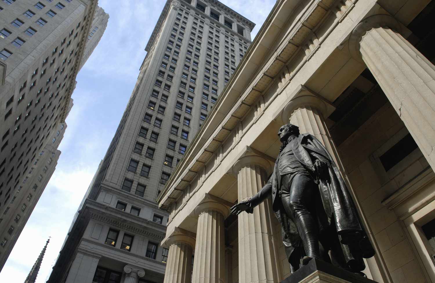 Federal Hall and Wall Street with statue of George Washington