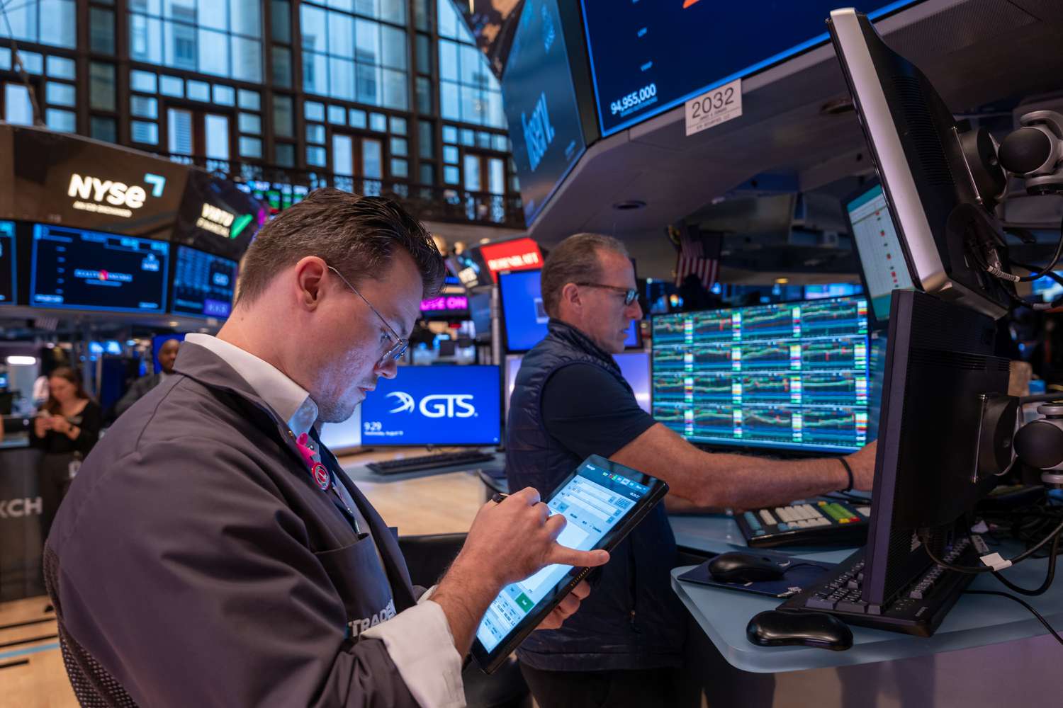Traders work on the floor of the New York Stock Exchange (NYSE) on August 14, 2024 in New York City