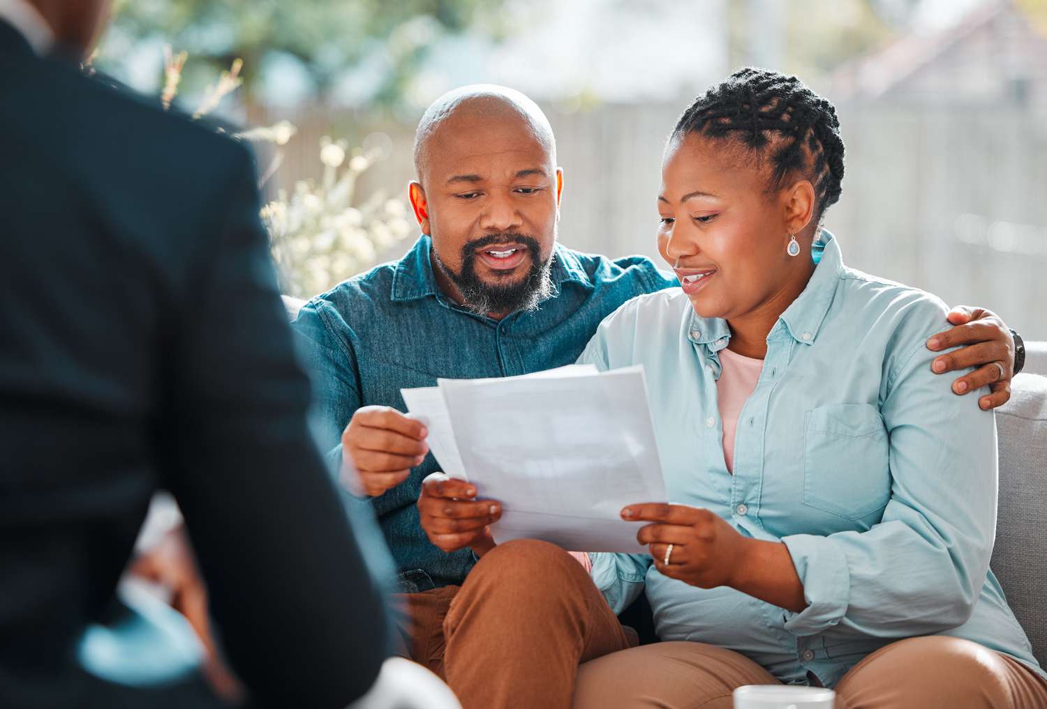 Couple trying to find the best mortgage lender