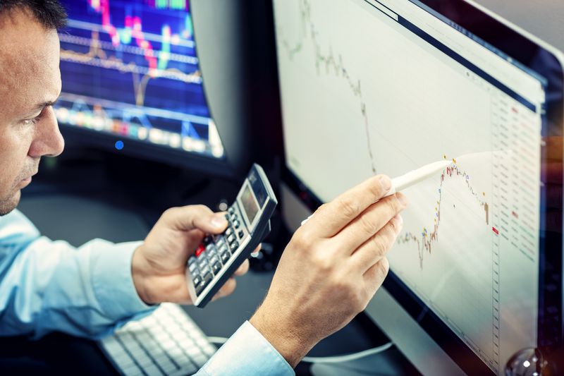 Stockbroker analyzes the financial chart.