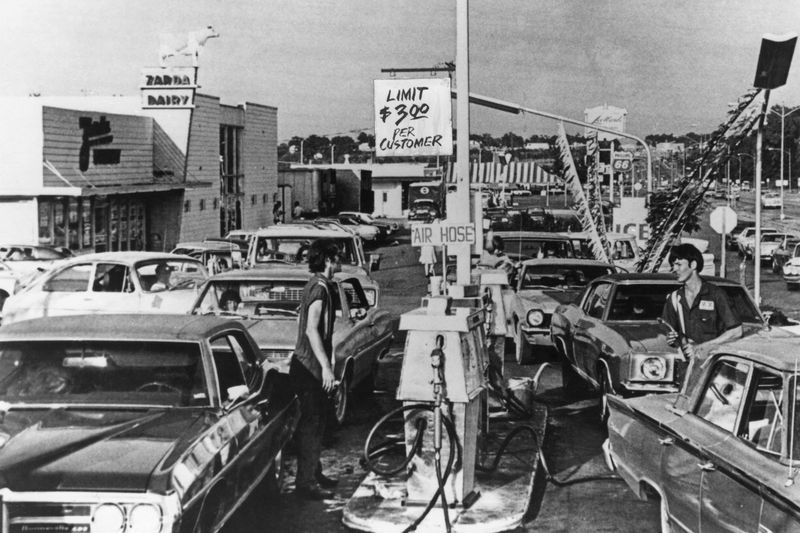 Drivers queue for fuel at a US petrol station, during the worldwide fuel shortages caused by the oil embargo imposed by the Organization of Arab Petroleum Exporting Countries (OAPEC), circa 1974.