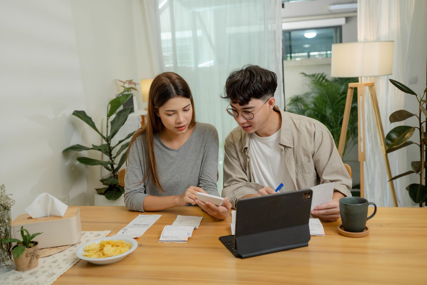 Couple trying to pre-qualify for a loan