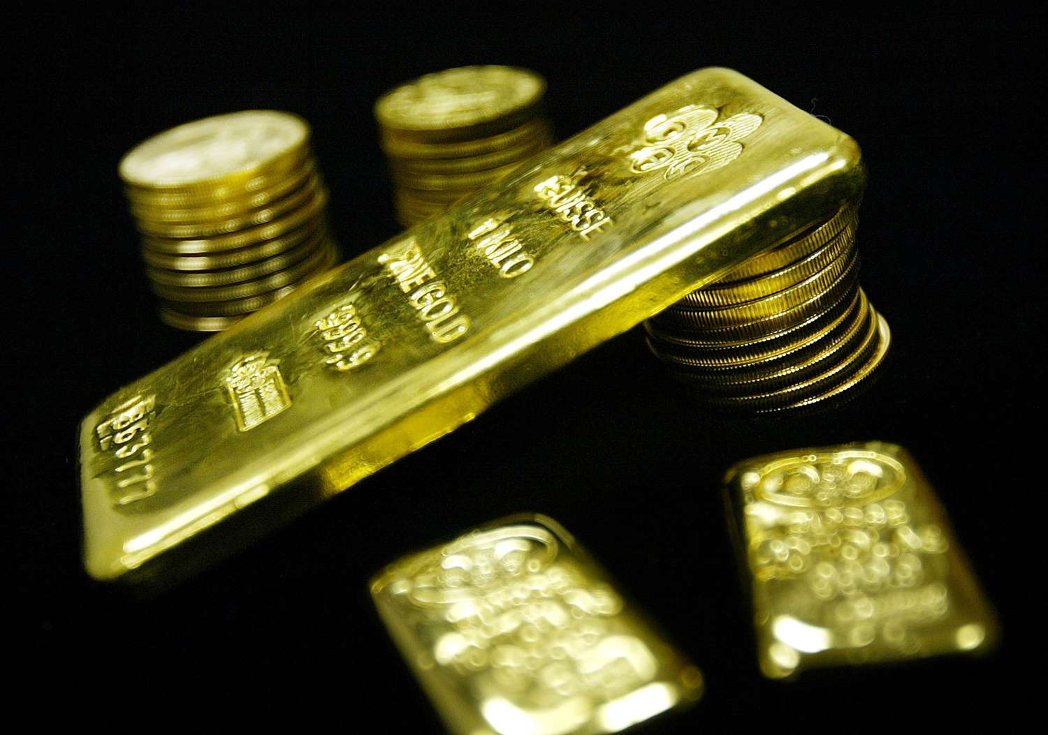  Gold bullion bars and coins