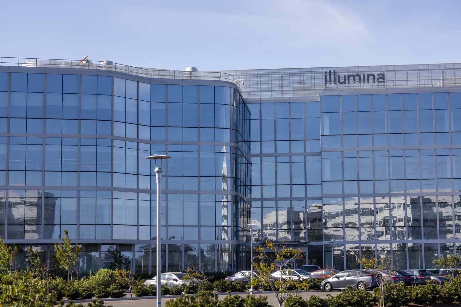 Reflecting glass of Ilumina building