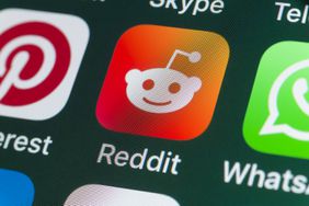 Reddit, Pinterest, Whatsapp and Other Apple Apps on Iphone Screen