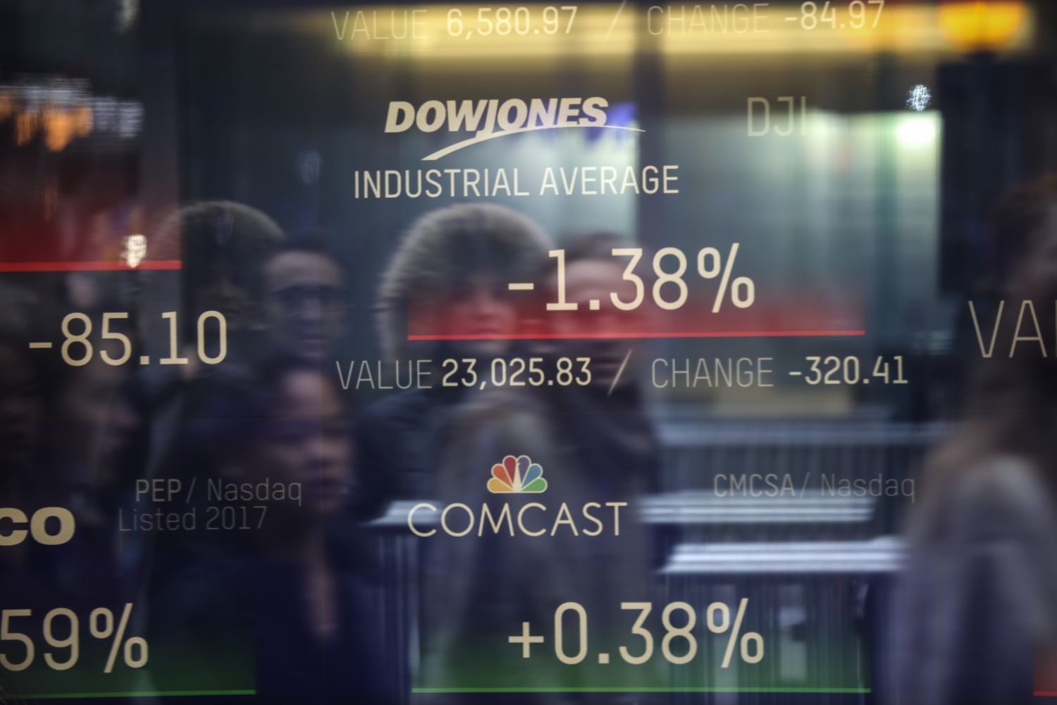Apple's Warning On Revenue Forecast Sends Markets Down