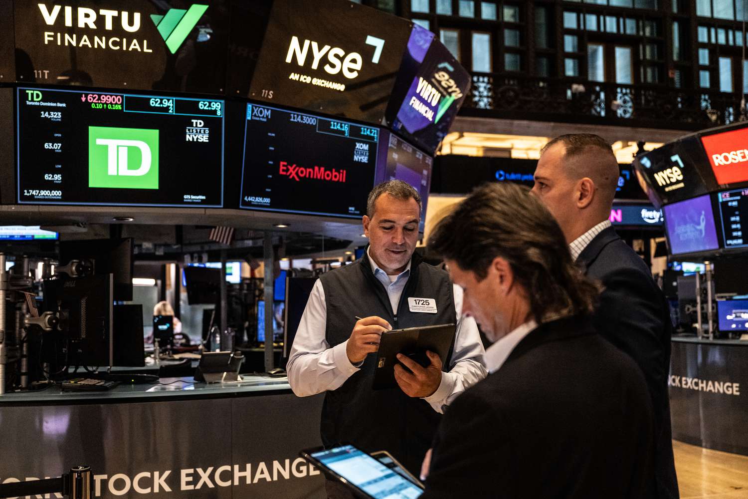 Traders work on the floor of the New York Stock Exchange on September 18, 2024 in New York City. 