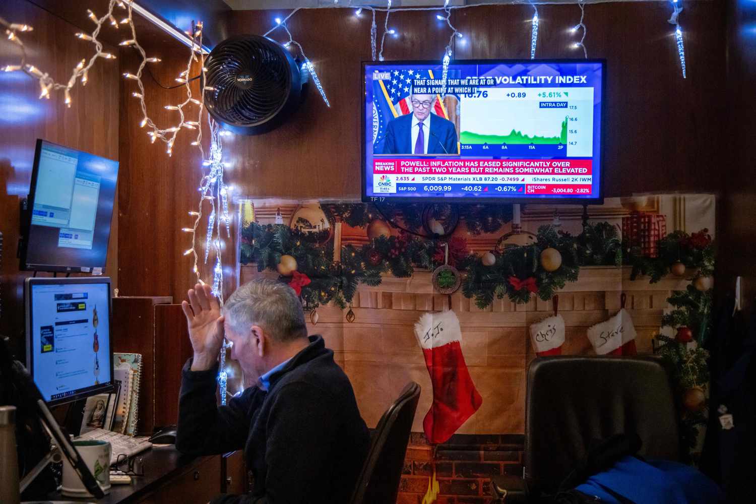 Traders on the floor of the New York Stock Exchange