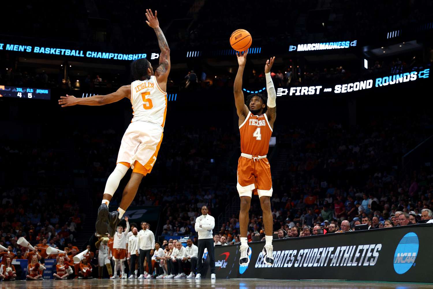Texas vs Tennessee in 2024 NCAA Men's Basketball Tournament