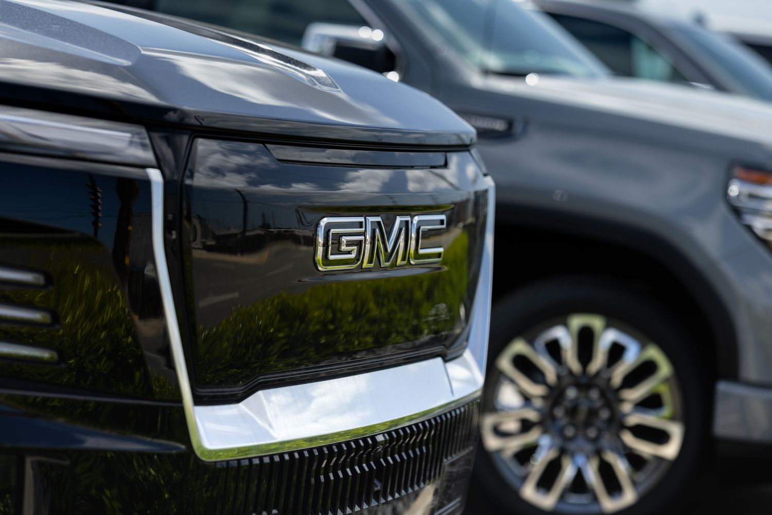 An auto dealership in Torrance, Calif., last week. 