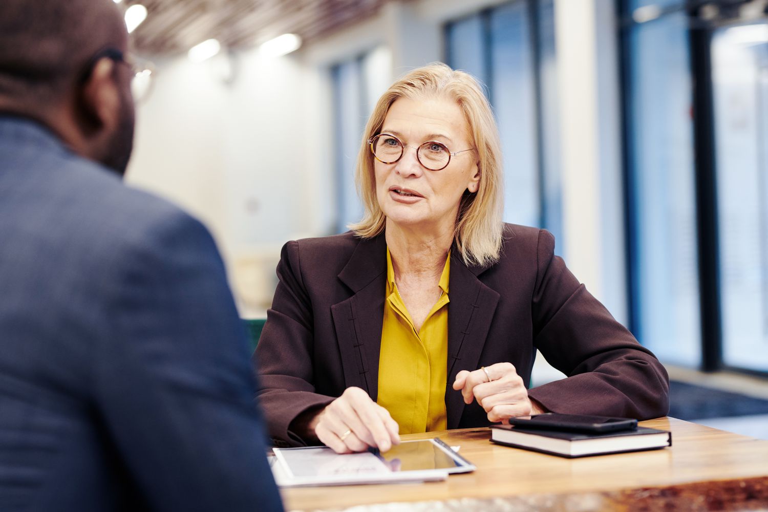 Woman speaks to her financial advisor about a reverse mortgage financial assessment