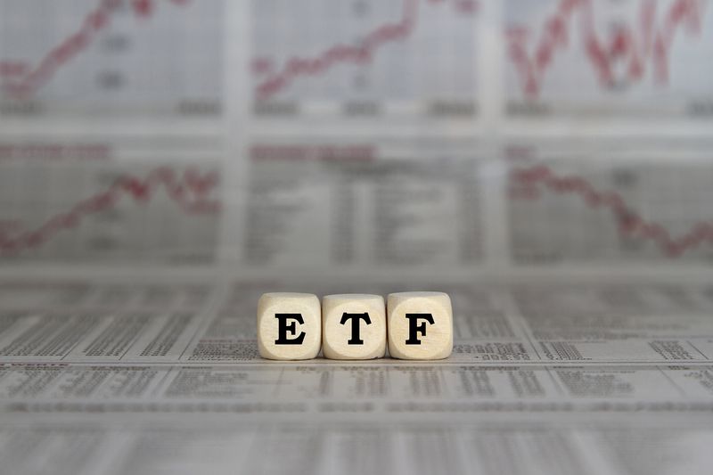 ETF (Exchange-Traded Funds)